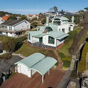 https://villa-magnific-next-to-the-sea.gothenburg-hotel.com